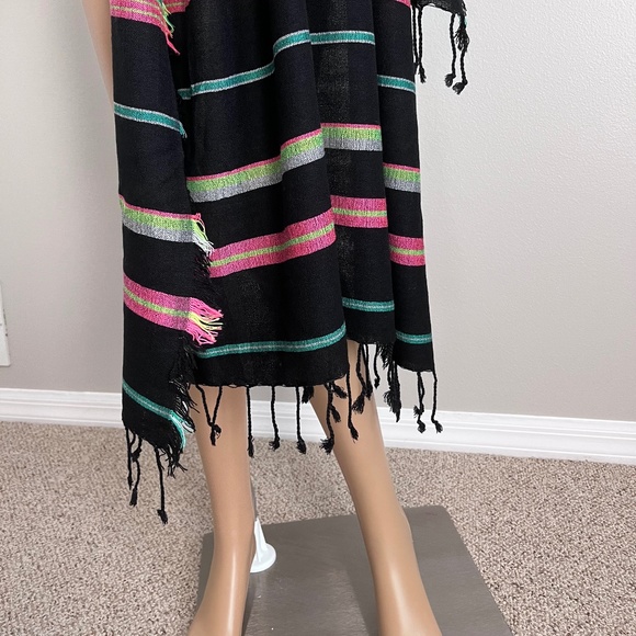 Collection Eighteen Women’s Cover-Up Style Sarong. - Picture 12 of 12